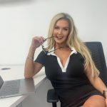 SURPRISE: Karoline Leavitt Stuns the Public With Jaw-Dropping Thong Bikini Photos at the Beach — Fans Can’t Stop Talking na