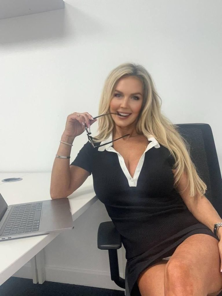 SURPRISE: Karoline Leavitt Stuns the Public With Jaw-Dropping Thong Bikini Photos at the Beach — Fans Can’t Stop Talking na