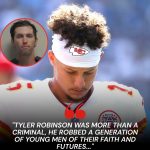 BREAKING: Ford Field choked up as Kansas City Chiefs star broke down in tears during a moment of silence for Charlie Kirk — a trembling voice calling out shooter Tyler Robinson as “the man who robbed a generation of young people of their faith.” To thunderous applause, the player called for the harshest punishment, even the death penalty, so that justice could be served. The entire NFL is shaken by an unprecedented moment…