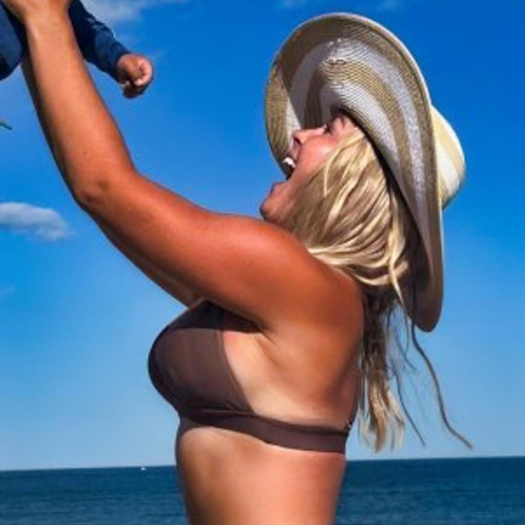 Social Media Is Debating After Pic Of White House Press Secretary Karoline Leavitt Baring It All In Her Bikini On The Beach Goes Viral
